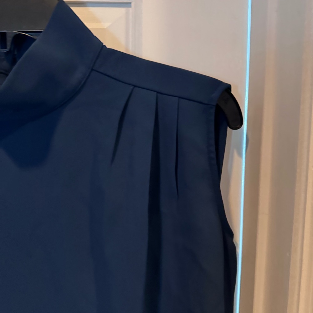 Kloth Navy Sleeveless Blouse‎ Mock Neck Pleated Shoulder Small - Picture 2 of 7